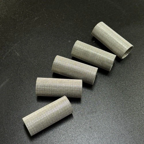 Five-layer sintered stainless steel wire mesh filter tubes for petroleum and chemical industries Five-layer sintered stainless steel wire mesh filter tubes for petroleum and chemical industries